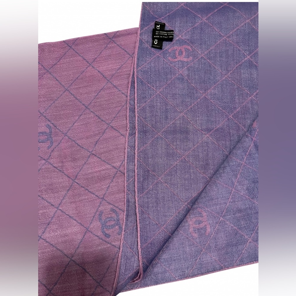 CHANEL Purple and Light blue
CASHMERE SCARF - Picture 2 of 12